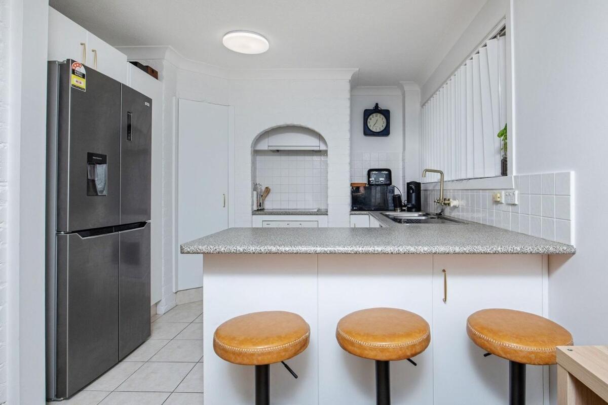 Apartment & Wave Break Island Views Gold Coast